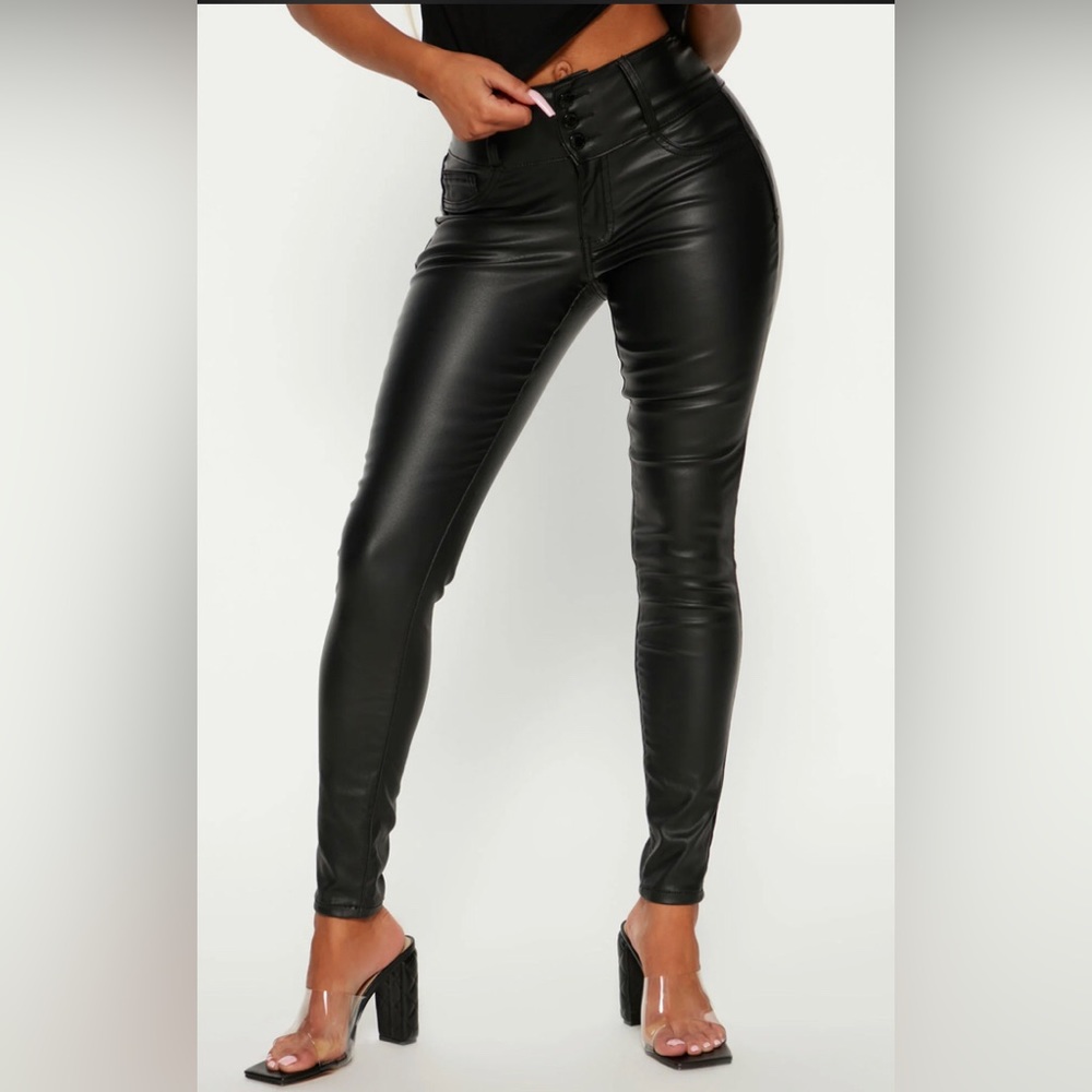 NEW Faux Leather Second Skin Stretchy High Rise Skinny Pants Size 11